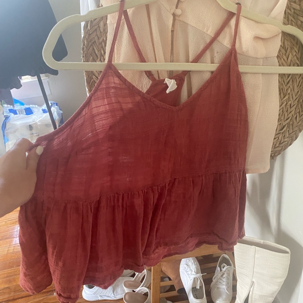 Red linen crop